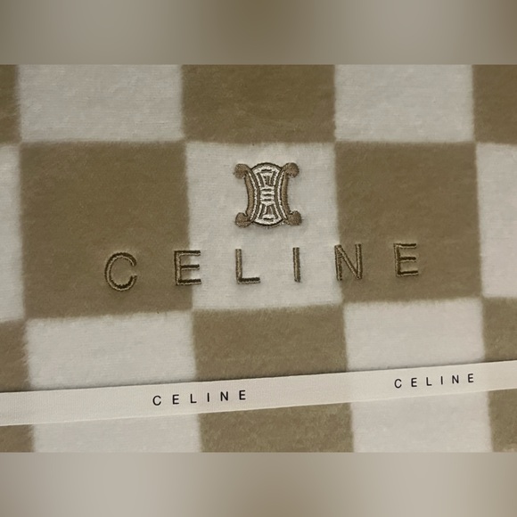NIB: CELINE Checkered Throw Blanket w/ Triomphe Logo, Tan/White, 4' 7" × 6' 7" - Picture 3 of 7